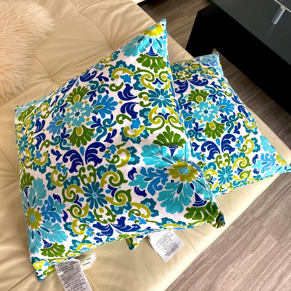 Accent pillows